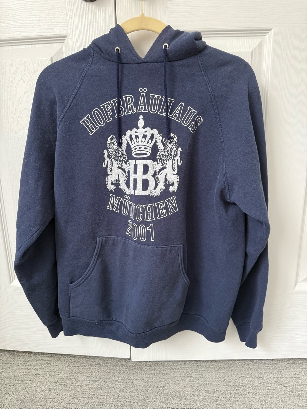 Hofbrauhaus Munchen 2001 Navy & White Vintage Hoodie Sweatshirt Size Medium